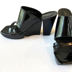 ROBERT CLERGERIE BLACK PATENT PLATFORM SANDALS